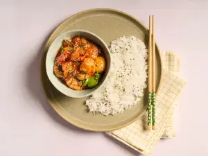 Korean Chicken Stew (Dak-bokkeum-tang)