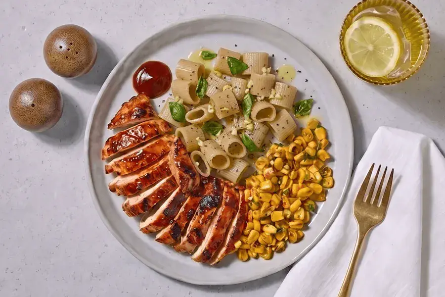 Smoky BBQ Chicken With Spinach Rigatoni